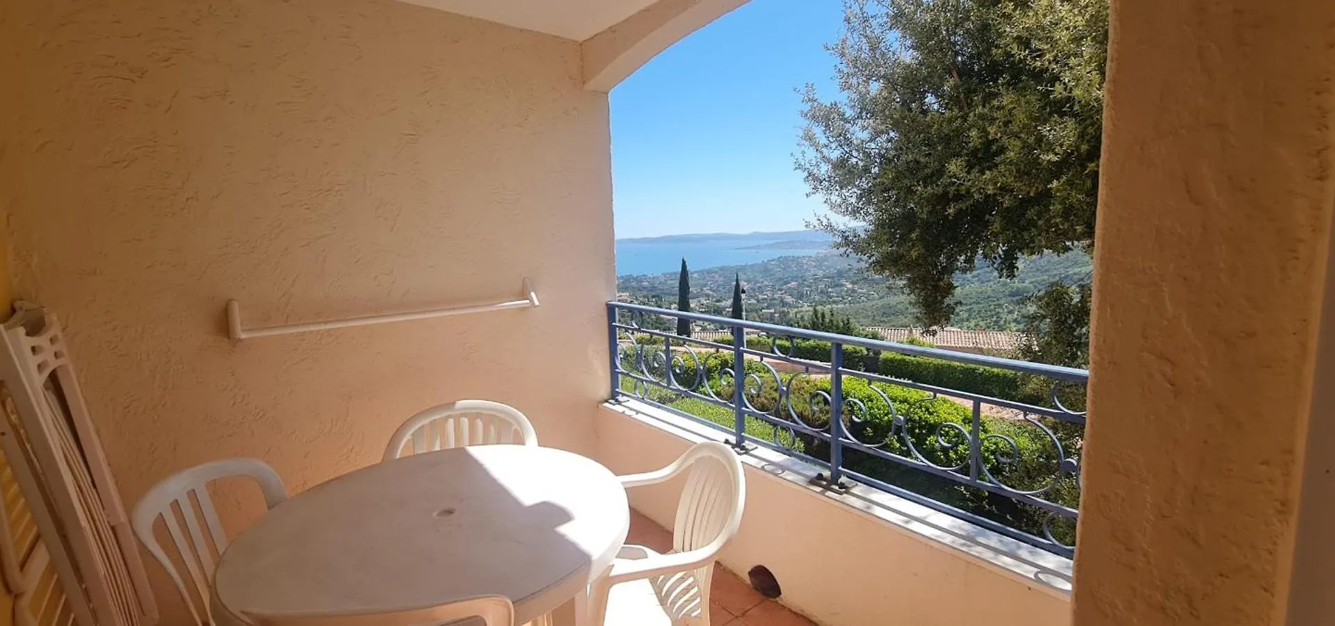 Apartment With Sea View In Roquebrune-Sur-Argens