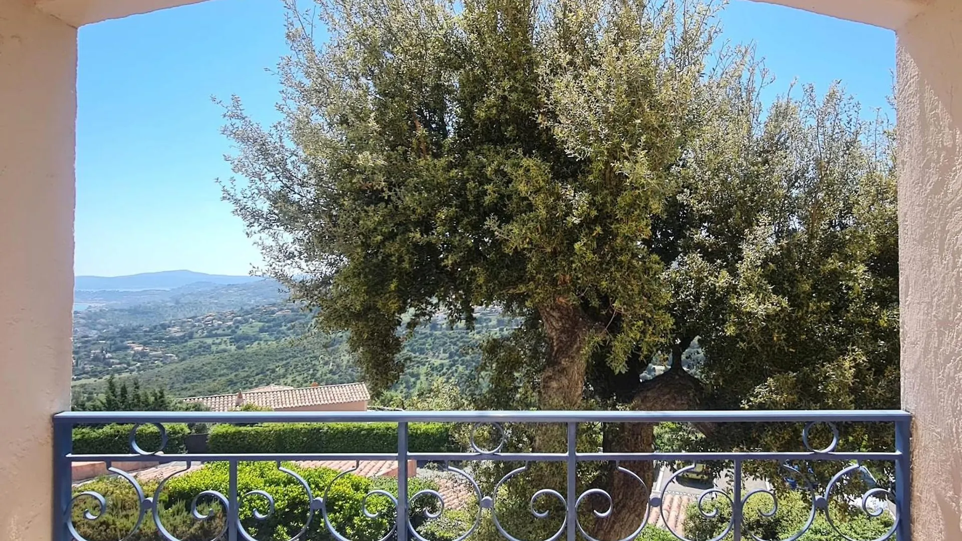 Apartment With Sea View In Roquebrune-Sur-Argens
